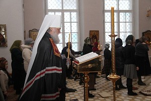 Митрополит Пантелеимон совершил великое повечерие с чтением канона в Спасо-Яковлевском Димитриевом г. Ростова Великого