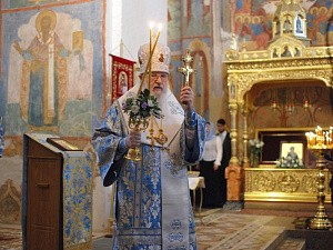 Митрополит Евлогий совершил Литургию в Спасо-Евфимиевом монастыре г. Суздаля и литию возле могилы кн. Д.М. Пожарского