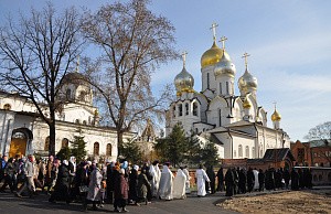 В Лазареву субботу в Зачатьевском монастыре была совершена праздничная Литургия