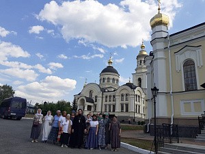 Монастыри Екатеринбургской митрополии посетили паломники из Кургана