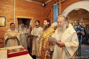Архиепископ Феогност принял участие в освящении храма Покровского подворья Соловецкого монастыря около г. Архангельска 