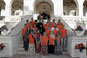 В Иосифо-Волоцком монастыре работает студенческий отряд