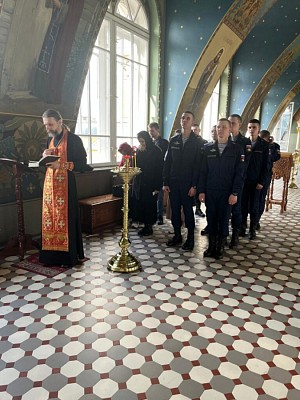 В Неделю Фомину в богослужении и крестном ходе в Богородице-Рождественской обители приняли участие военнослужащие срочной службы ВДВ