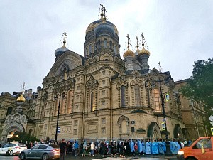 Епископ Леонид провел торжественные богослужения на подворье Оптиной пустыни в Санкт-Петербурге