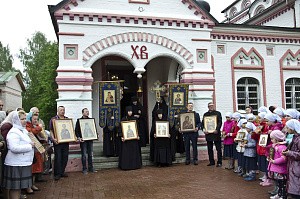 В Свято-Троицком Александро-Невском монастыре в с. Акатове состоялся престольный праздник