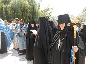 На подворье монастыря  в честь Иконы Божией Матери «Всецарица» Екатеринодарской и Кубанской епархии отметили празднование Тихвинской иконе Божией Матери