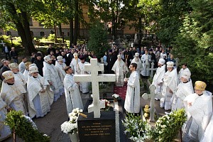 В Александро-Невской лавре молитвенно почтили память митрополита Никодима (Ротова)