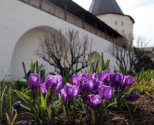Новоспасский монастырь готовится к празднику Пасхи 
