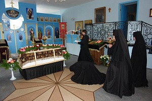 Благовещенскому монастырю г. Сарапула для богослужений Великого Пятка предоставлена Плащаница из музейных фондов