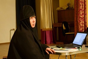 В Курском Свято-Троицком монастыре прошла встреча Молодежного отдела епархии с архивариусом обители