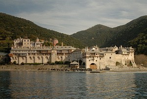 В монастыре Ксенофонт Святой Горы Афон будет храниться копия Знамени Победы