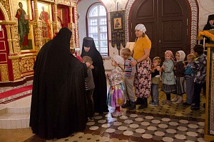 Свято-Троицкий Александро-Невский монастырь в с. Акатово ﻿посетили воспитанники реабилитационного центра «Родник»