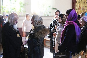 Епископ Пантелеимон поздравил настоятельницу Марфо-Мариинской обители с днем рождения и встретился с друзьями Православной службы помощи «Милосердие»