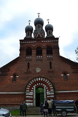 Храм Покрова Божией Матери в деревне Дуброво  подворья женского монастыря во имя Иоанна Предтечи г. Вязьмы