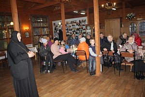 В Кресто-Воздвиженском Иерусалимском монастыре прошел Екатерининский вечер ко Дню матери