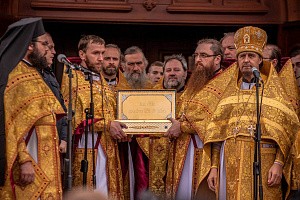 В Голосеевский Покровский монастырь г. Киева переданы икона и башмачок свт. Спиридона Тримифунтского