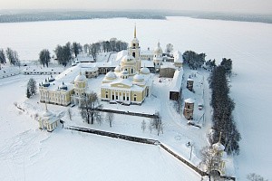 Губернатор Тверской области Игорь Руденя принял участие в Рождественском богослужении в Нило-Столобенской пустыни