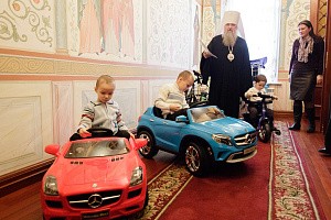 Митрополит Варсонофий поздравил обитателей приюта «Благодать» Новодевичьего монастыря г. Санкт-Петербурга