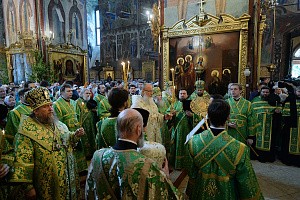 В канун праздника Троицы Предстоятель Русской Церкви совершил всенощное бдение в Троице-Сергиевой лавре