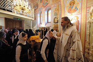 Архиепископ Сергиево-Посадский Феогност совершил освящение первого в Москве храма в честь святых благоверных князей Петра и Февронии Муромских