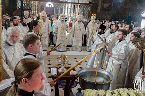 В Крещенский сочельник Блаженнейший митрополит Онуфрий совершил богослужение и великое освящение воды в Киево-Печерской лавре