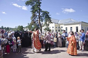 В Свято-Троицком Александро-Невском монастыре в с. Акатове встретили престольный праздник