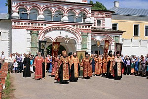 По благословению Патриарха Кирилла возобновлен крестный ход  с чудотворной иконой свт. Николая из с. Спирово в Иосифо-Волоцкий монастырь