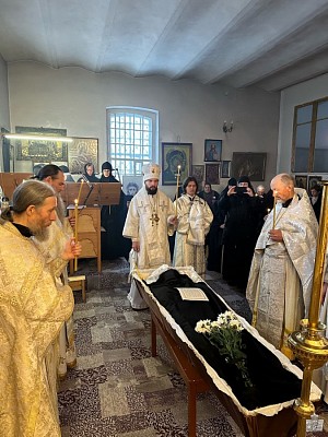 Митрополит Псковский Арсений совершил отпевание настоятельницы Введенского монастыря монахини Антонины (Фатеевой)