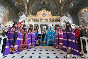 Митрополит Онуфрий совершил Литургию в Киево-Печерской лавре 