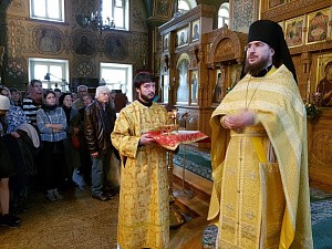 Московскому подворью Валаамского монастыря передана частица саккоса свт. Алексия Московского