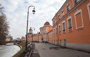  В Александро-Невской лавре состоялся круглый стол для епархиальных монастырей «Древние монашеские традиции в современных условиях» 