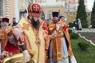В субботу Светлой седмицы митрополит Смоленский Исидор совершил Литургию в Свято-Троицком монастыре