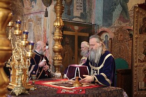 Архиепископ Сергиево-Посадский Феогност совершил Литургию Преждеосвященных Даров в Успенском соборе Московского Кремля