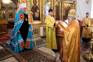 Митрополит Варнава возглавил престольный праздник в Свято-Троицком монастыре г. Чебоксар