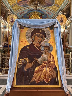 В пределах Донецкой епархии начался крестный ход с главной святыней Иверского женского монастыря