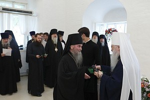 Митрополит Крутицкий и Коломенский Ювеналий вручил Патриаршие и епархиальные награды монашествующим Московской епархии