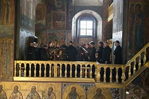 Хор Новоспасского монастыря исполнил песнопения на Патриаршей Литургии в Успенском соборе Московского Кремля