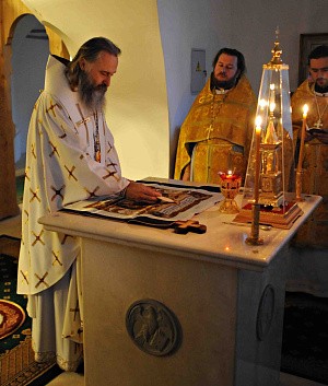 Архиепископ Феогност совершил Литургию в Донском монастыре