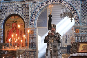 Митрополит Кирилл отслужил Литургию в монастыре на Ганиной Яме