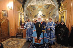 Митрополит Арсений совершил Всенощное бдение в Покровском монастыре