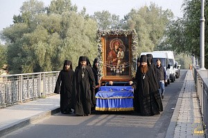 В Святогорской лавре торжественно встретили Святогорскую икону Божией Матери