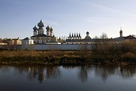 Епископ Тихвинский Мстислав совершил Литургию в Тихвинском Богородичном Успенском монастыре 