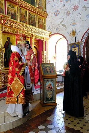 Игумения Антония (Минина), настоятельница Александро-Невского ставропигиального монастыря награждена орденом преподобной Евфросинии Московской