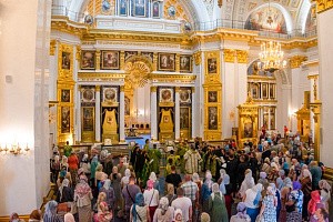В канун Недели 6-й по Пятидесятнице митрополит Татарстанский Кирилл совершил всенощное бдение в Казанско-Богородицком монастыре