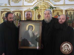 Делегация Киево-Печерской лавры подарила афонской обители Ксилургу икону прп. Антония Печерского