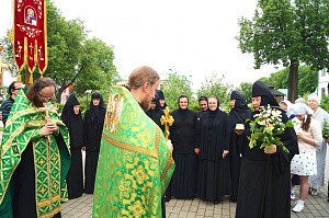 В Аносином монастыре в день престольного праздника в честь Святой Троицы совершили Литургию