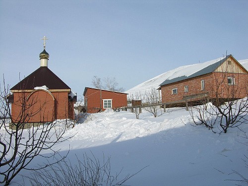 Часовня в честь иконы Божией Матери  «Державная» ,подворье Бузулукского Тихвинского Богородицкого монастыря  в селе Сухоречка