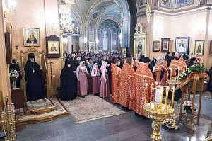 В Покровском монастыре отметили престольный праздник храма Воскресения словущего