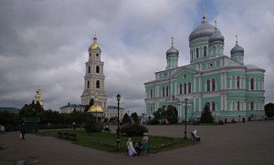 Митрополит Георгий возглавил Литургию в Серафимо-Дивеевском монастыре