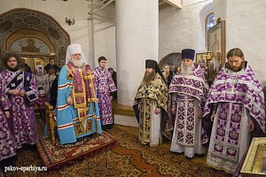 Митрополит Евсевий возглавил праздничное богослужение на подворье Савво-Крыпецкого монастыря в г. Пскове